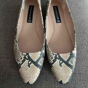 Steve Madden flats snackskin